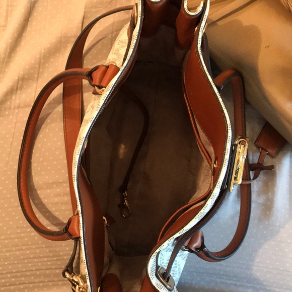 Michael Kors purse - Picture 4 of 5